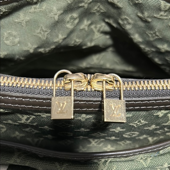 Louis Vuitton Green Satchel with Quilted Design/with Wallet - Picture 7 of 16